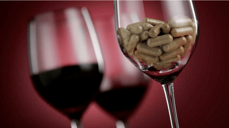 El alcohol se permite 3-4 días después del final del curso de los antibióticos.